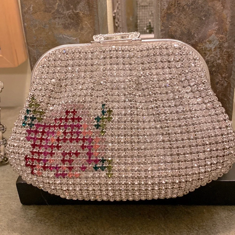 Rhinestone Encrusted Evening Clutch with Hidden Shoulder Chain - Picture 5 of 16